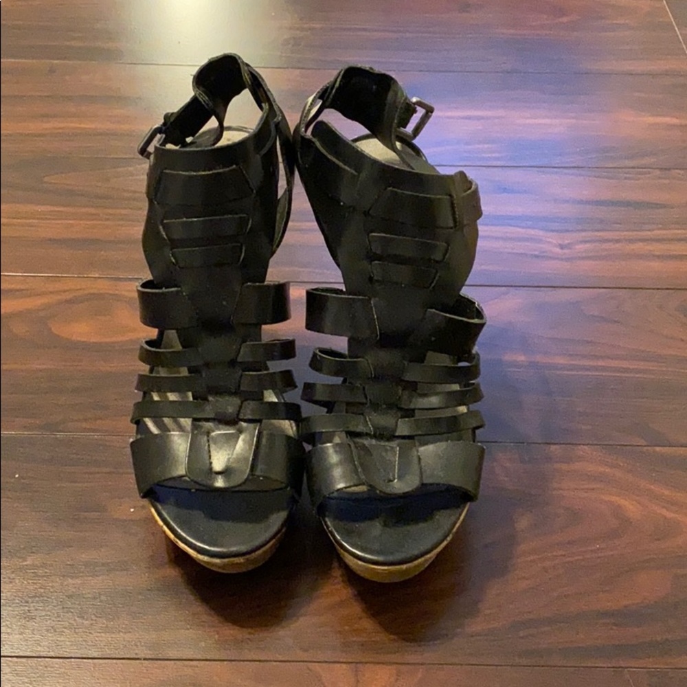 Black wedges